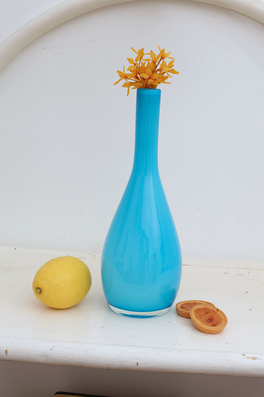 Vase soliflore bleu avec intérieur verre blanc