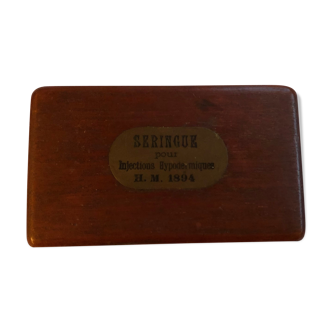 Syringe box