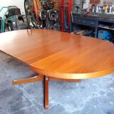 Scandinavian extending table