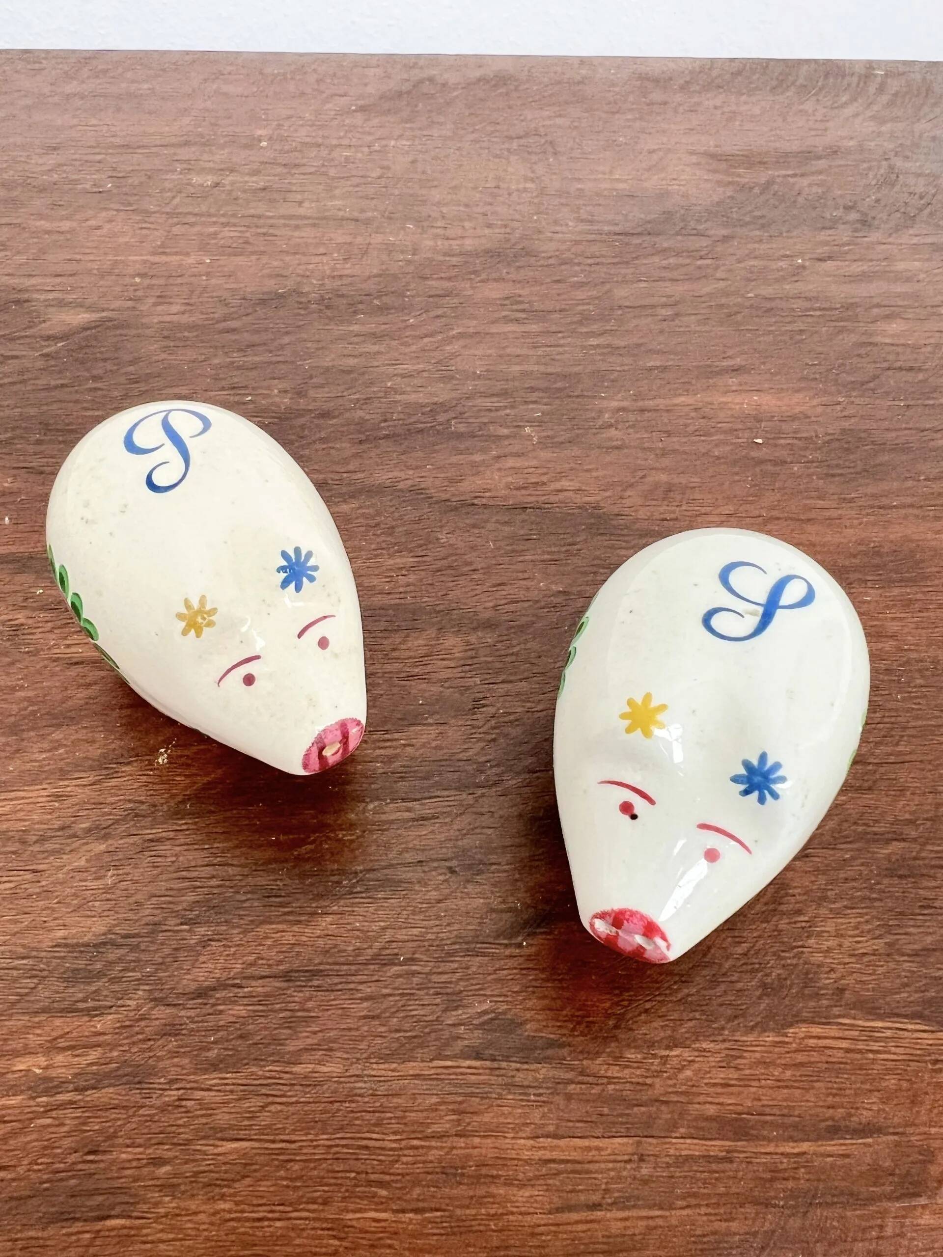 Ceramic pig salt and pepper shaker set