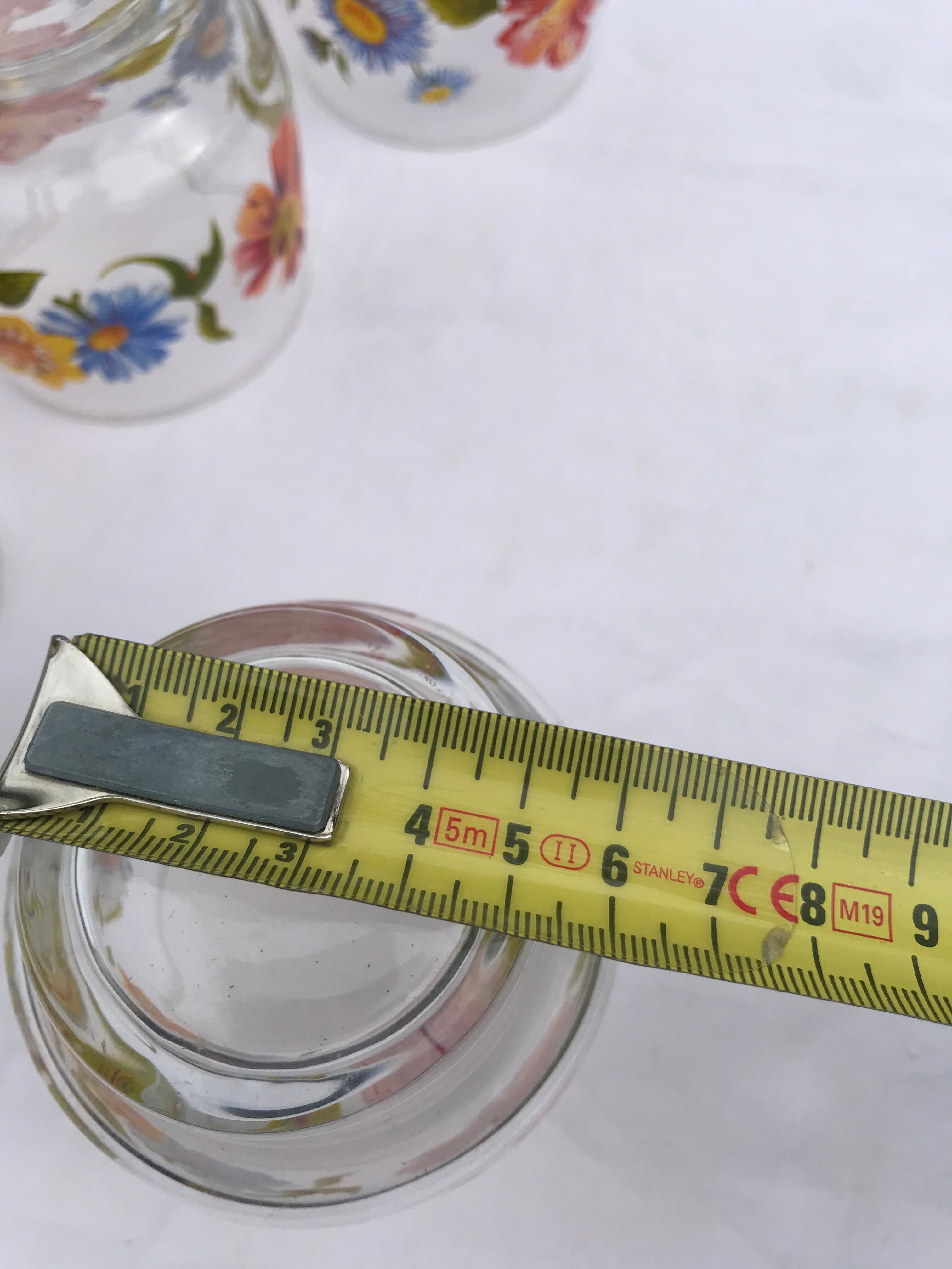 10 vintage glasses with flower patterns