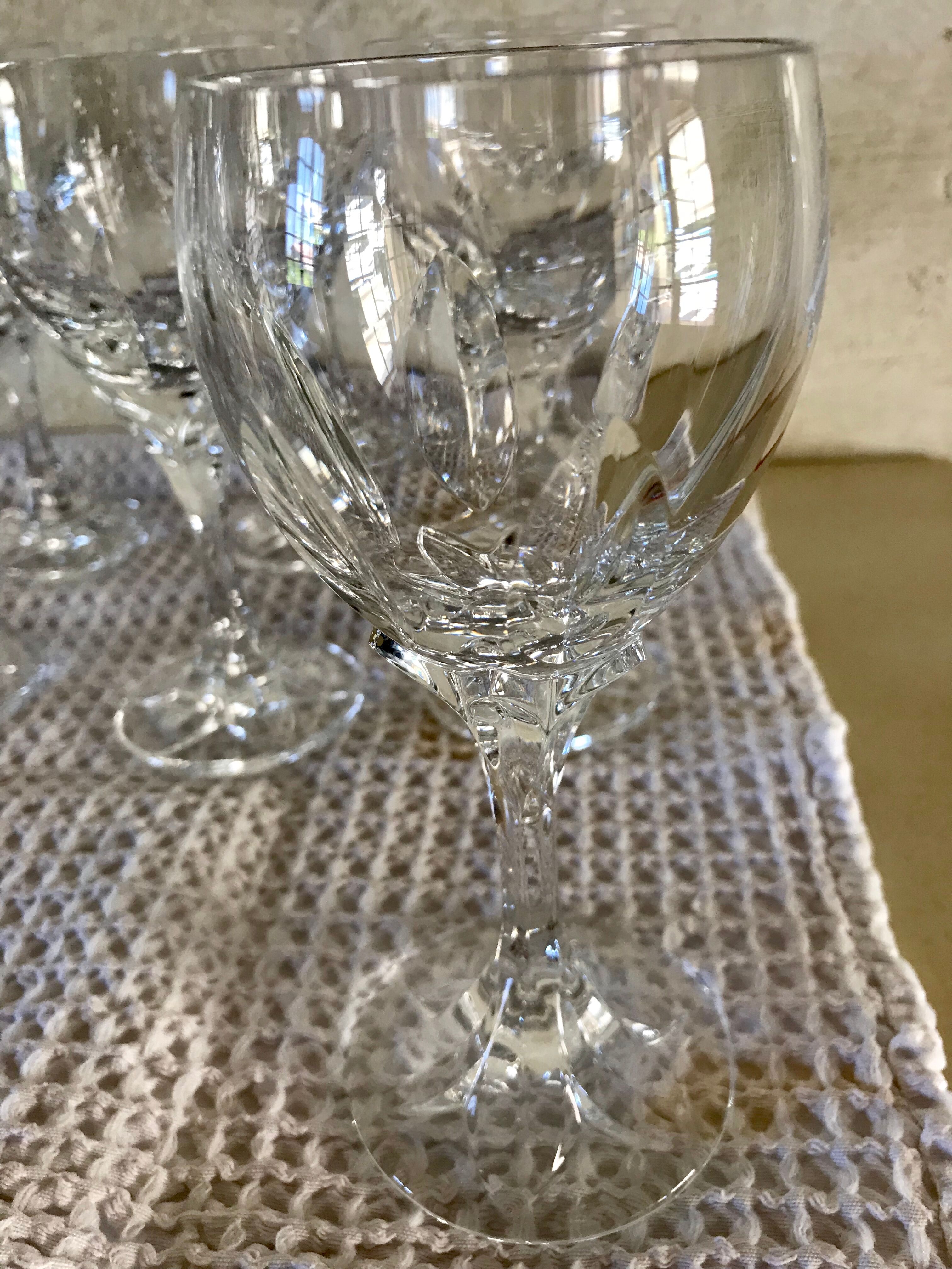 Ensemble de 9 verres à vin blanc en cristal au plomb