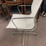 Suite of 4 armchairs in white Ray and Charles Eames leather