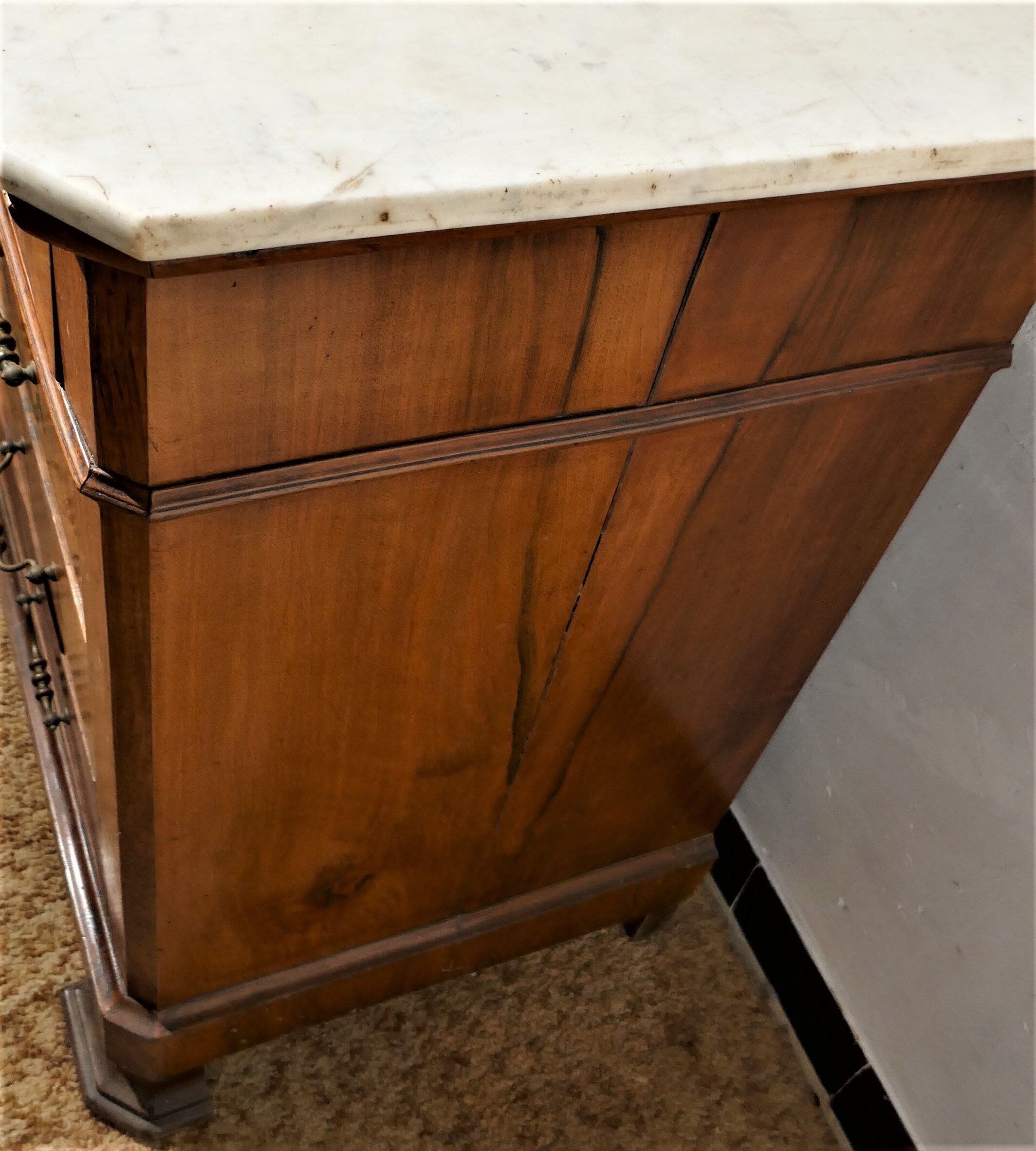 Old-timer 4-drawer walnut drawer