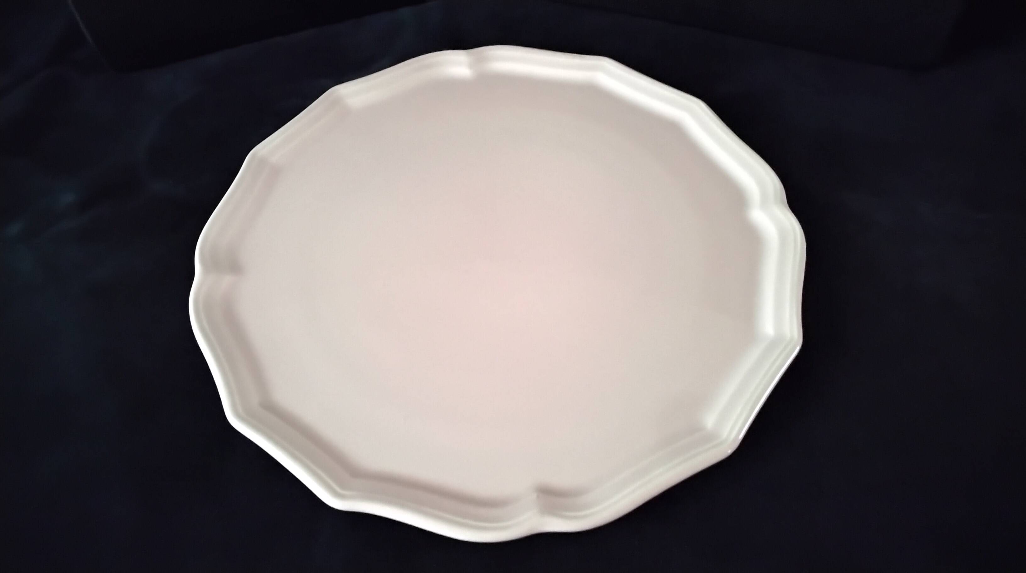 Salins earthenware cake plate