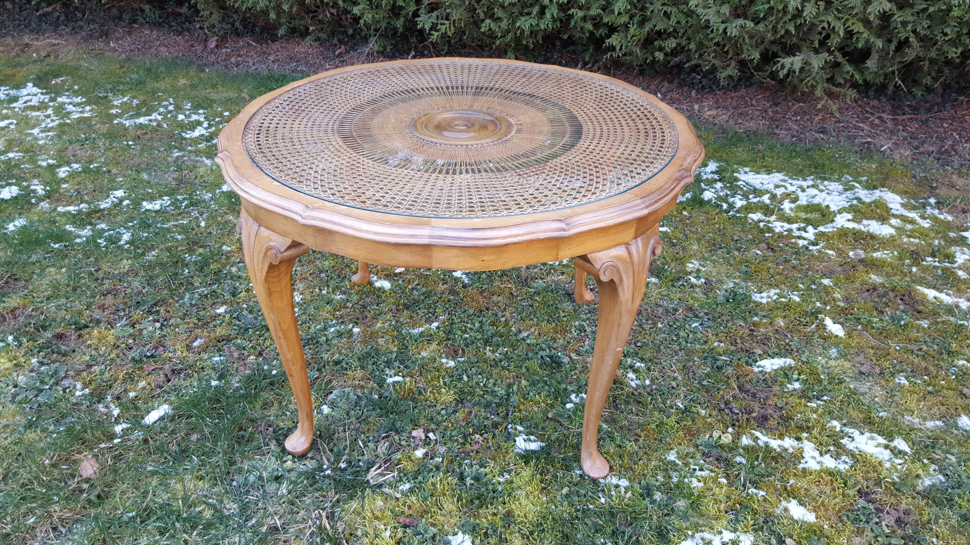 English-style coffee table wood and caning