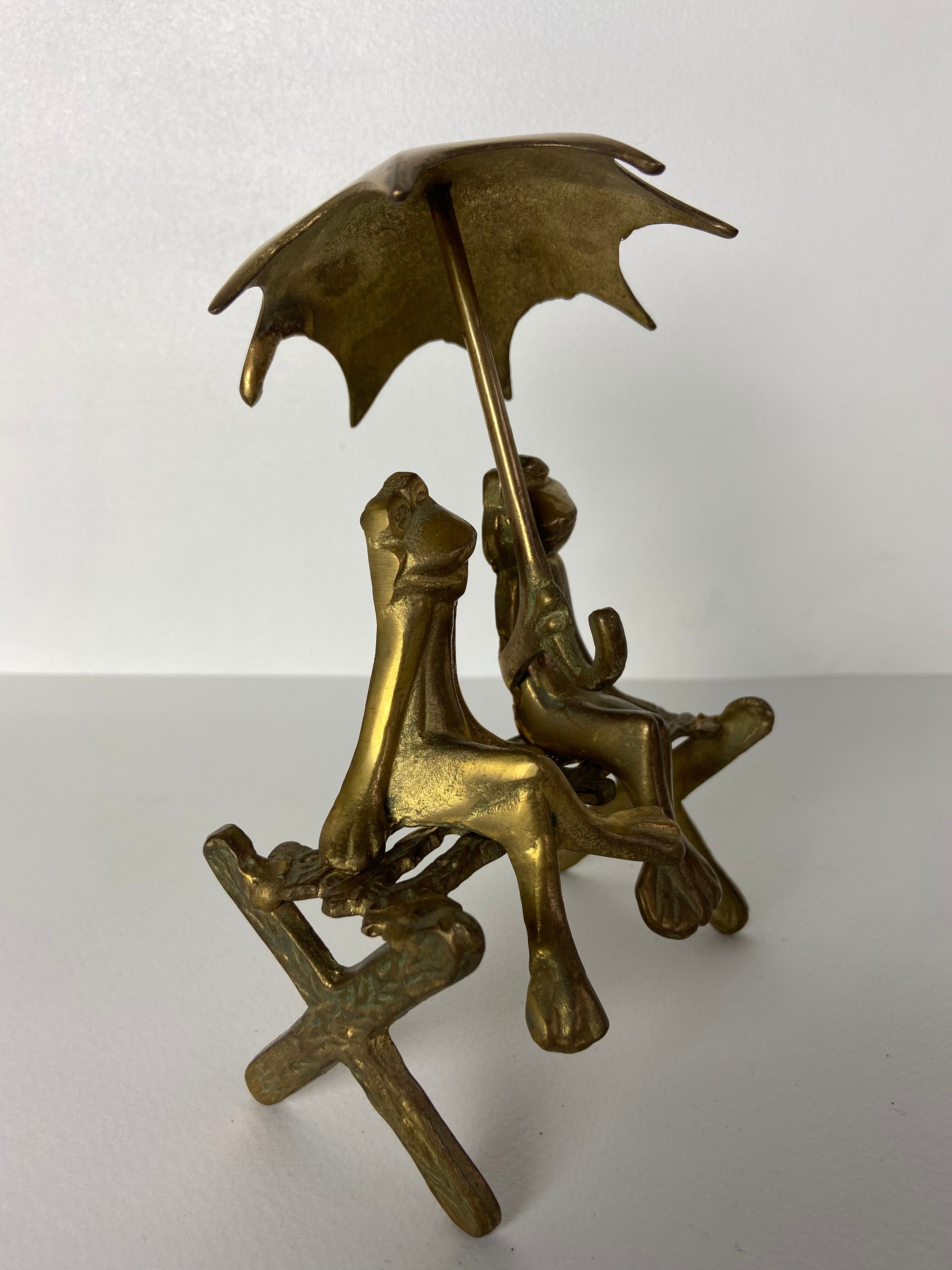 Decorative frogs in gilded brass