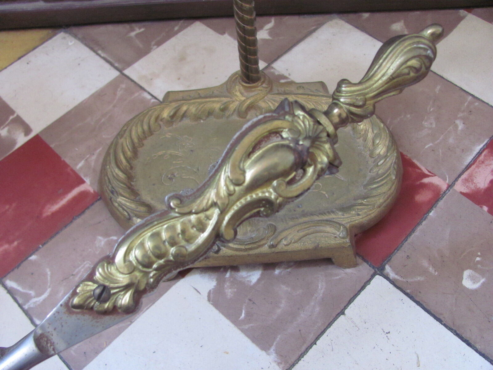 Brass chimney servant