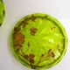 Bonbonnière ancienne en verre vert et fleurs dorées