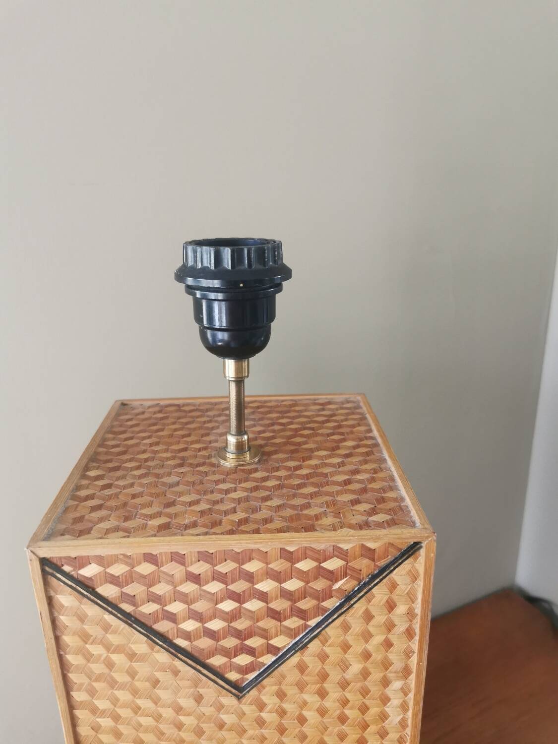 Vintage straw marquetry lamp