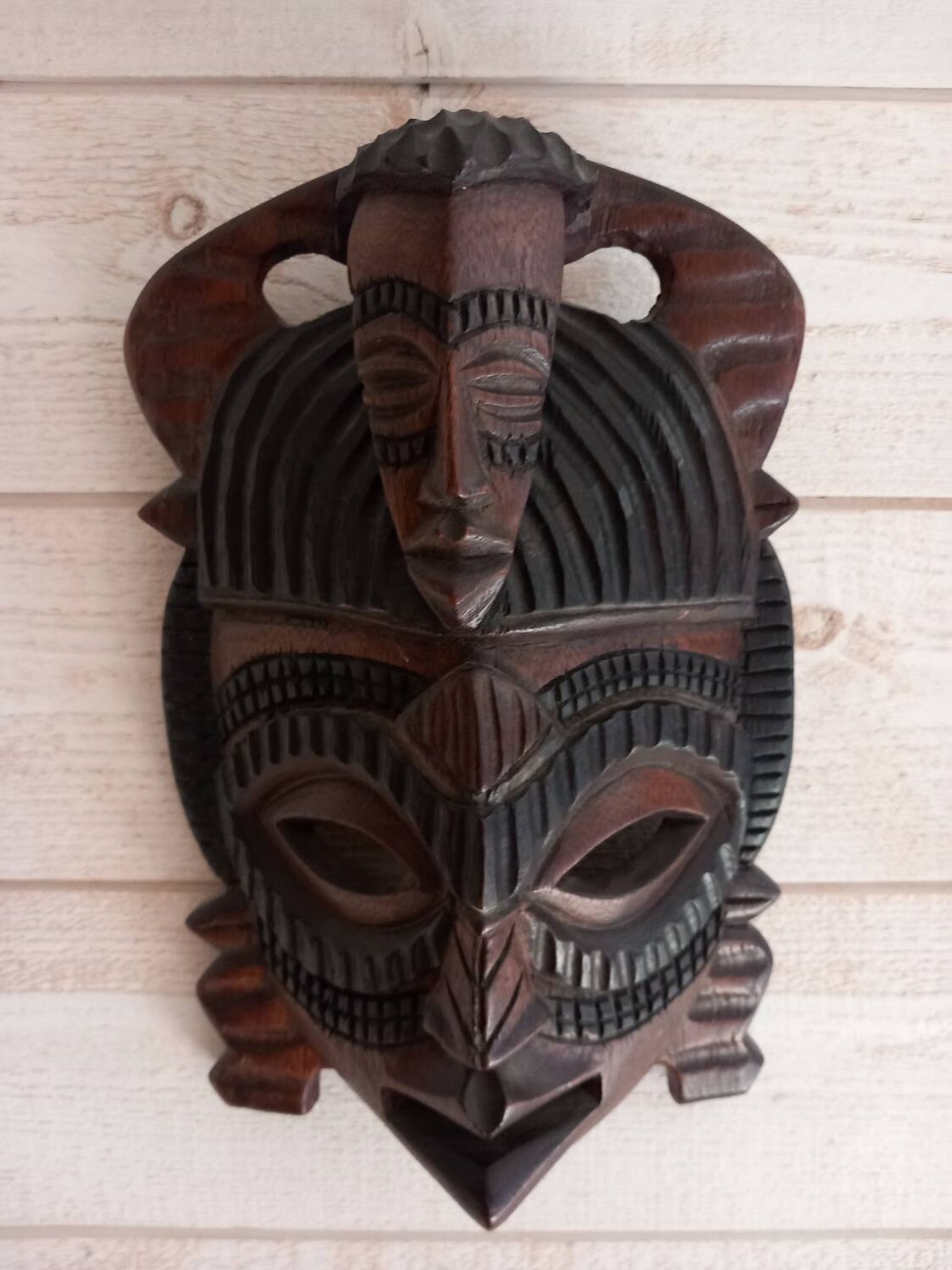 Masque tribal en bois