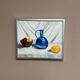 Huile sur toile "Nature morte avec bouteille bleue" par inconnu, vintage et encadrée.