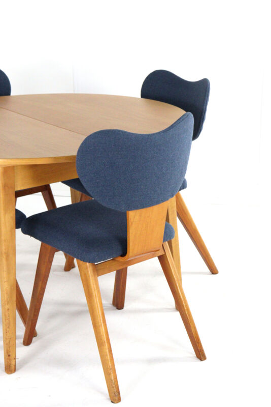 Dining set with round beech table + 4 'Heart' vintage dining chairs.