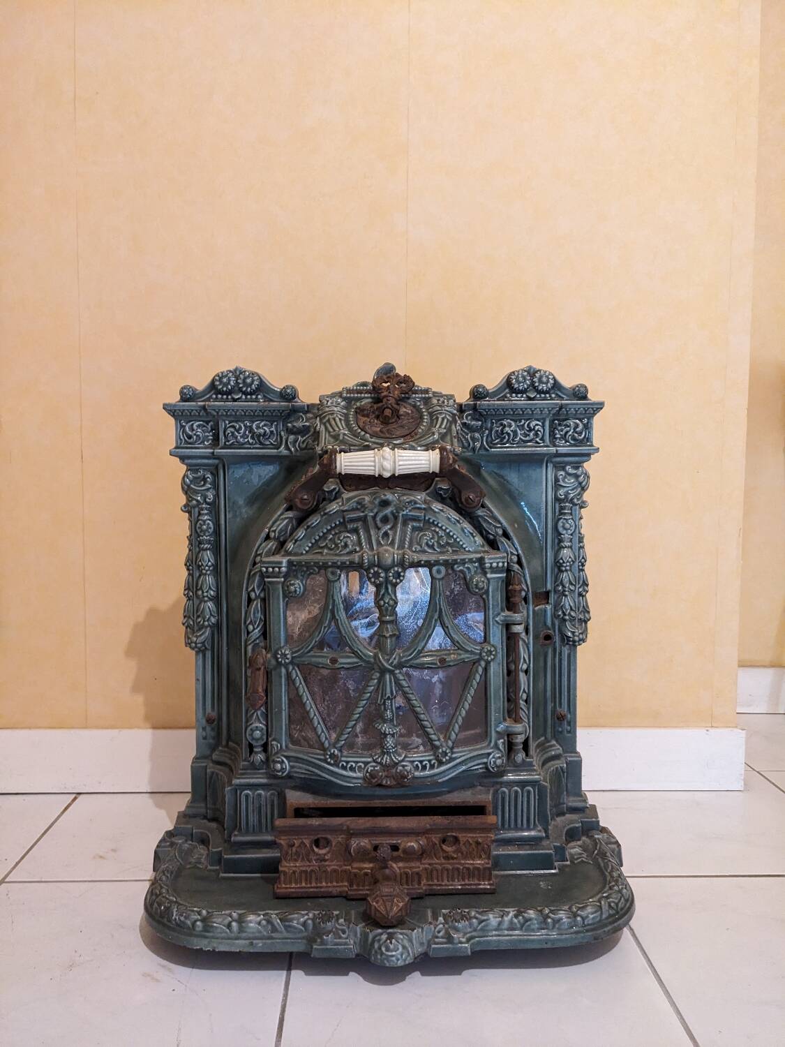 Mobile cast iron stove model "la chatte" designed by the French engineer Edmond Chaboche in 1883