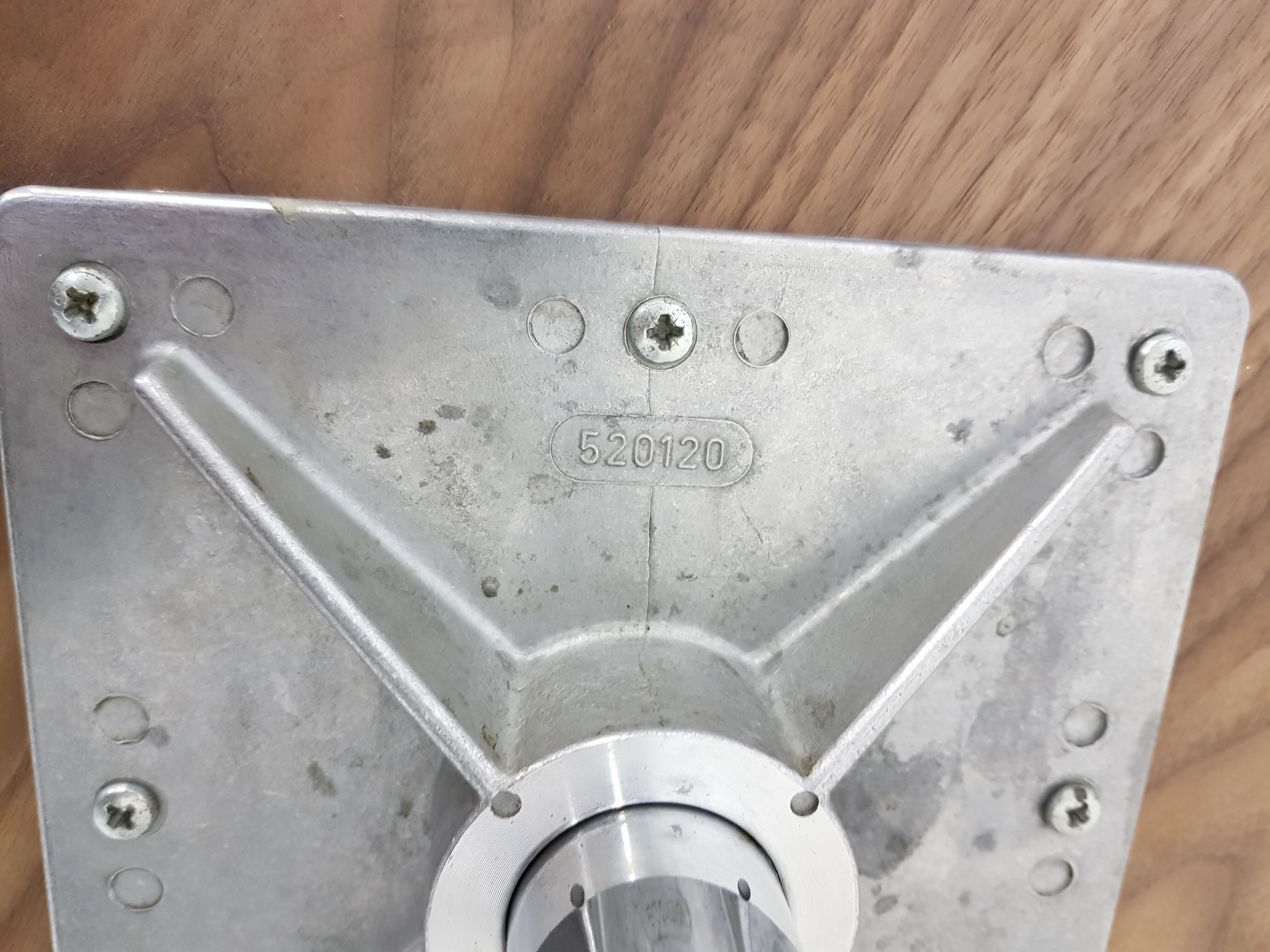 Table par Piet Hein, Arne Jacobsen et Bruno Mathsson édition Fritz Hansen