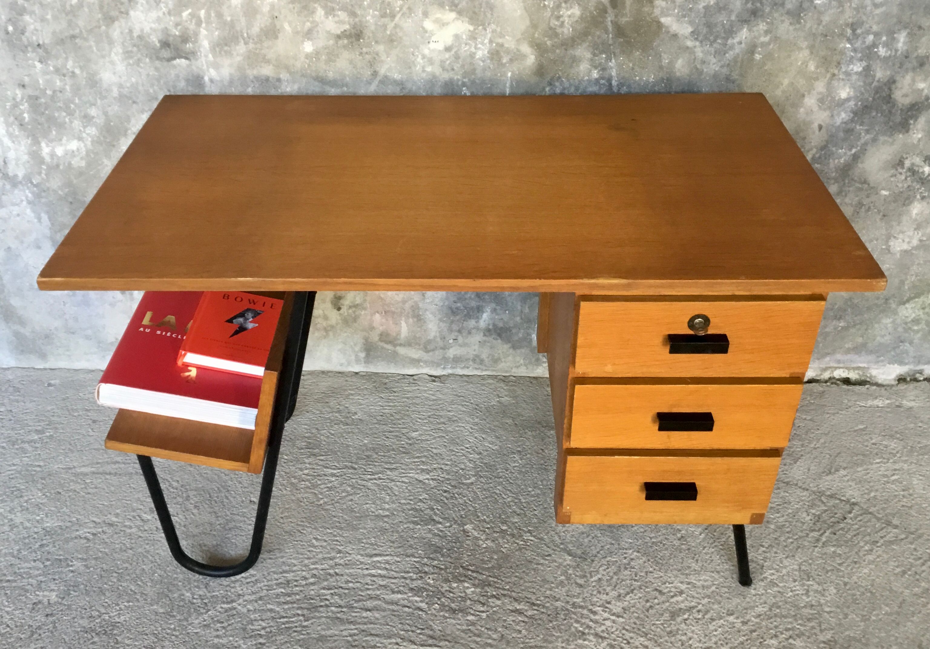 Desk brand spirol