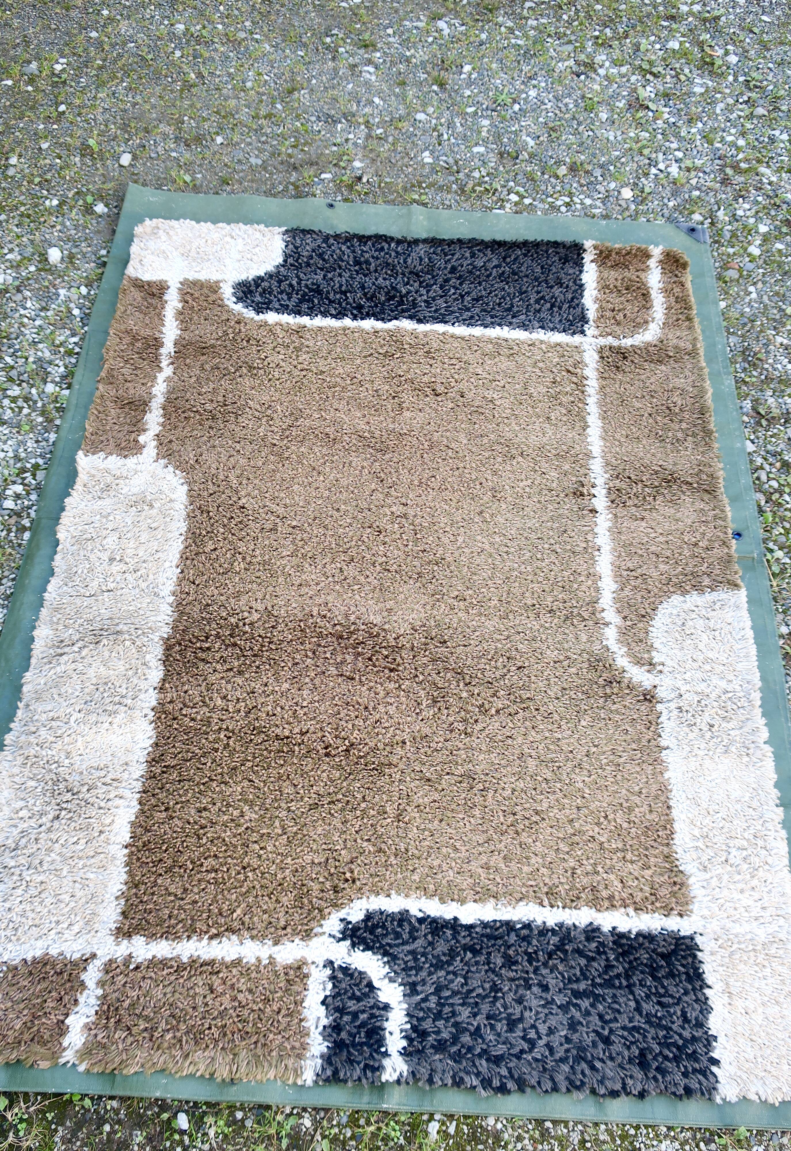 Designer rug 178 x 132 cm in very good condition