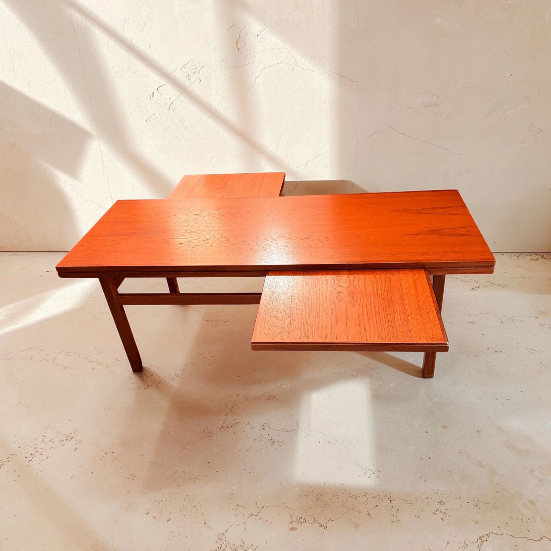 Table basse extensible des années 50, en placage de teck