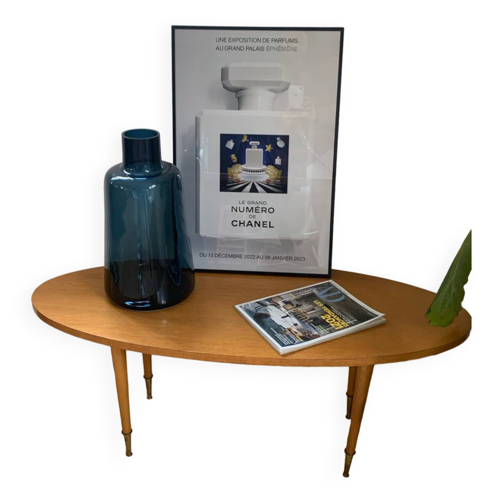 Coffee table with compass legs