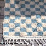 Tapis berbère Béni Ouarain à damiers bleus