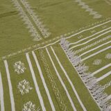 Green and white rug 220x140cm
