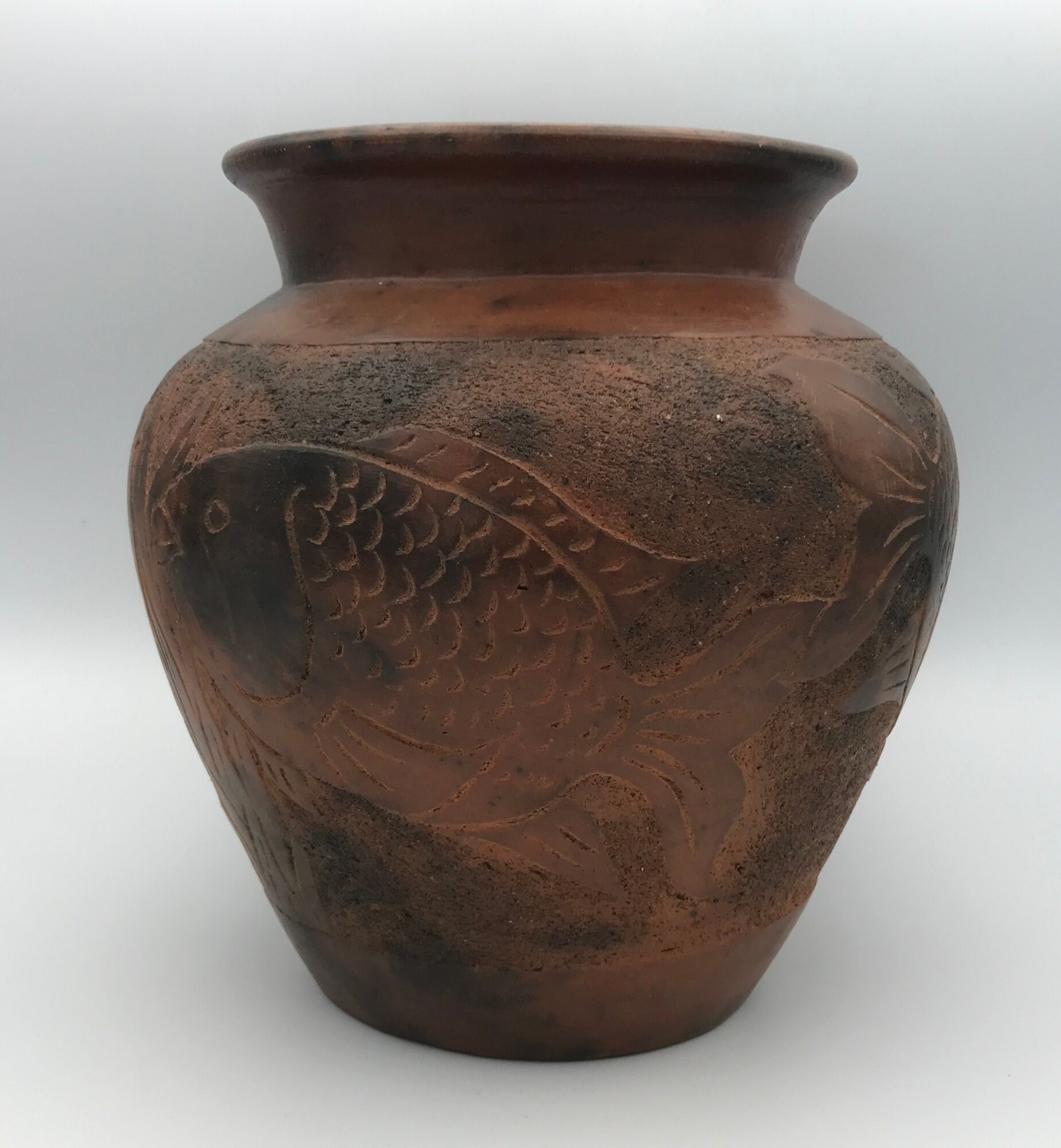 Vase or pot in brown terracotta with artistic decoration of fish.