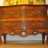Provençal chest of drawers in solid walnut from Nîmes, Louis XV period