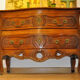 Commode provençale en noyer massif travail nîmois époque Louis XV