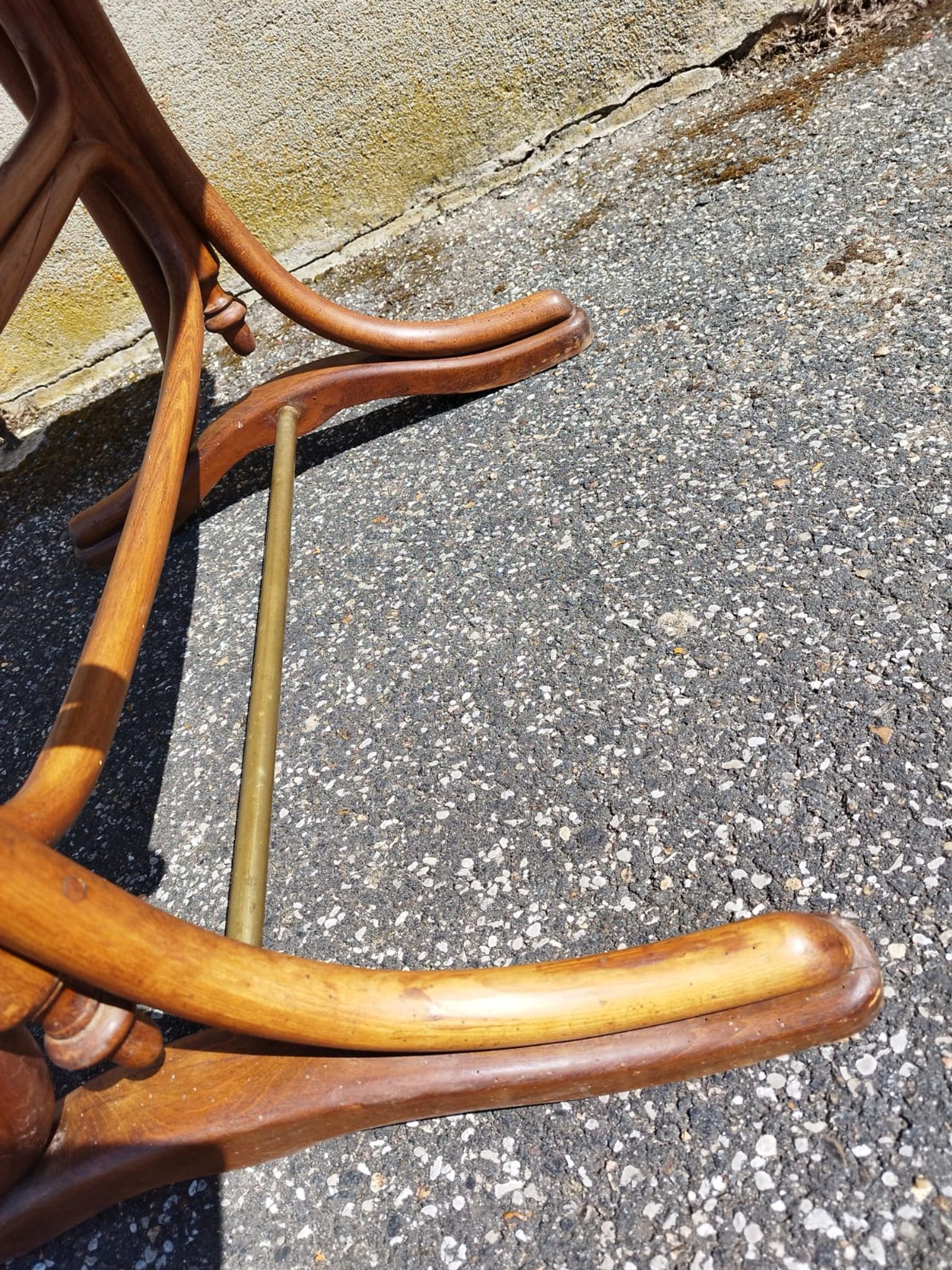 Table bistrot pieds en bois courbé