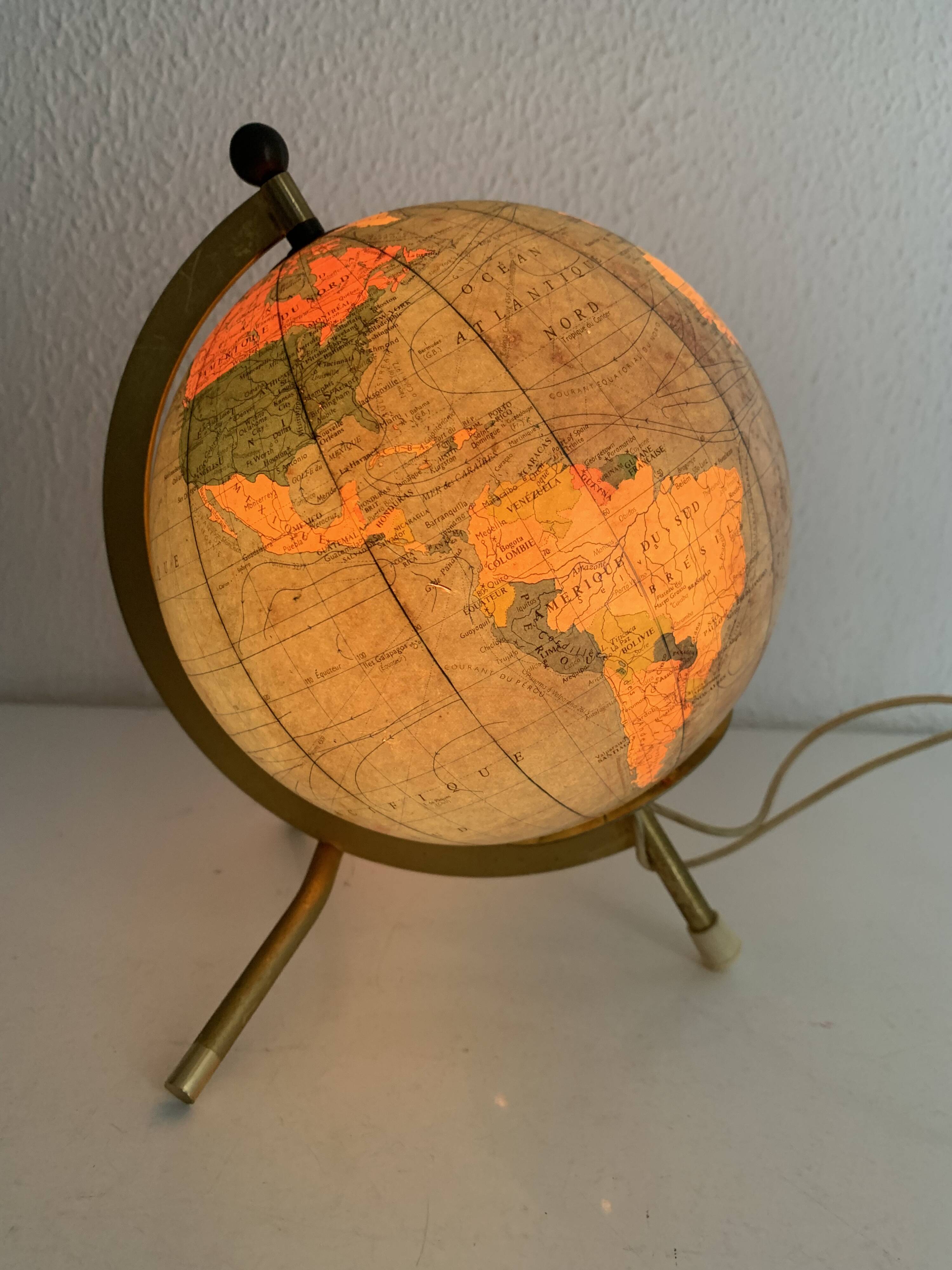 Globe terrestre tripode Taride en métal doré et verre, 1967