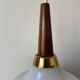 Suspension scandinave en bois et opaline blanche