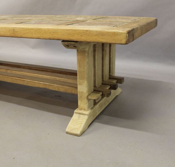 Table basse brutaliste par Maison de Tonge