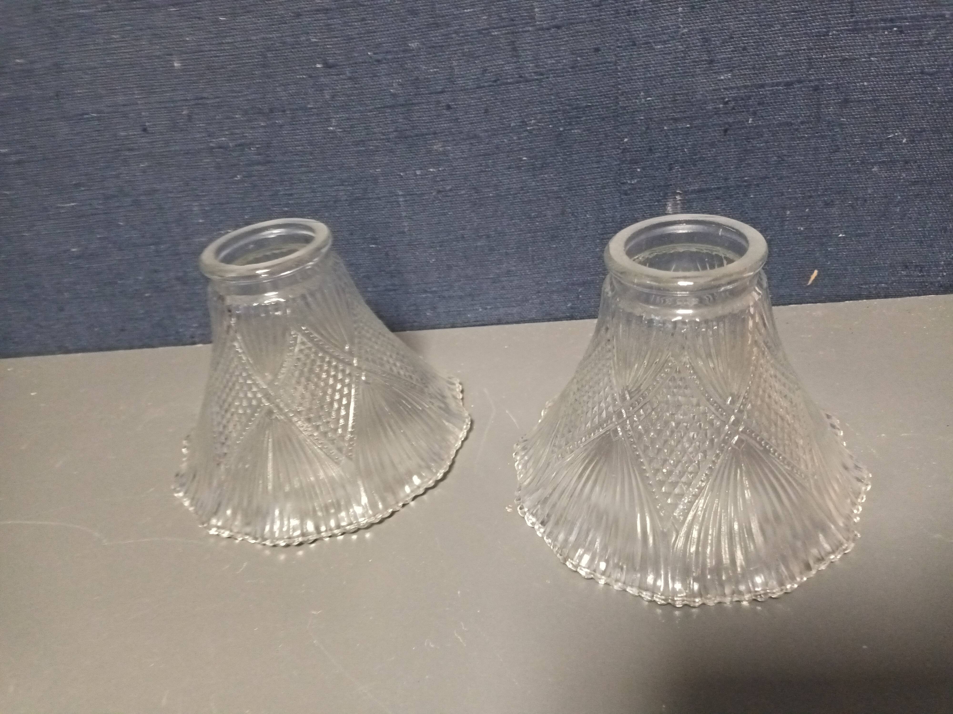 Tulip chiseled white glass