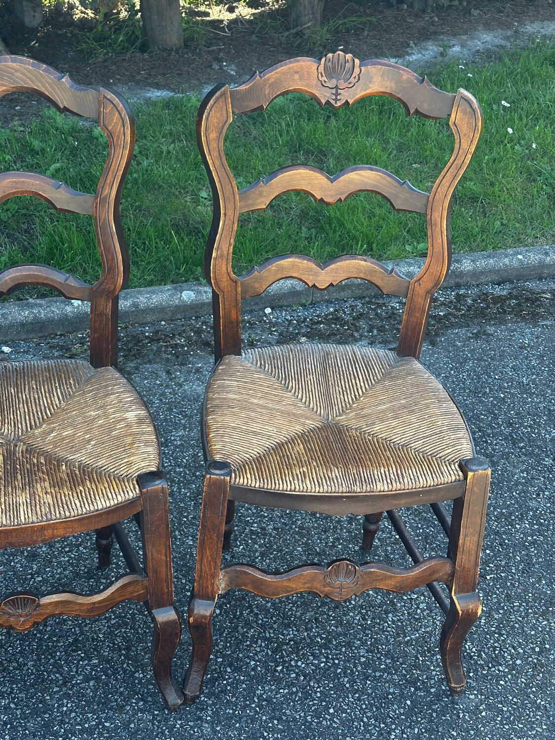 Set of 4 Louis XV straw chairs – solid wood – curved backrest