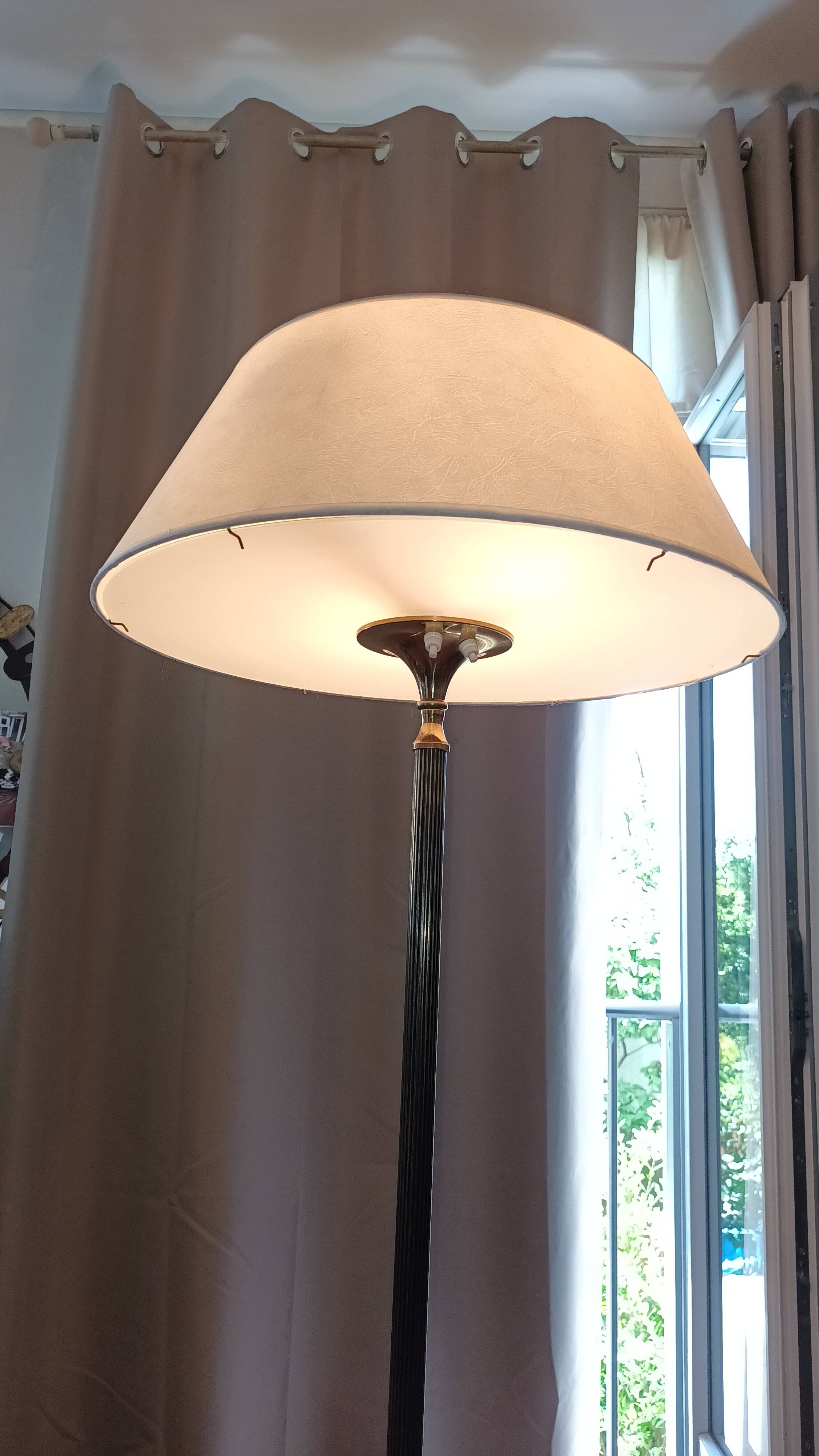 Reading floor lamp from the Arlus house from the 1950s.