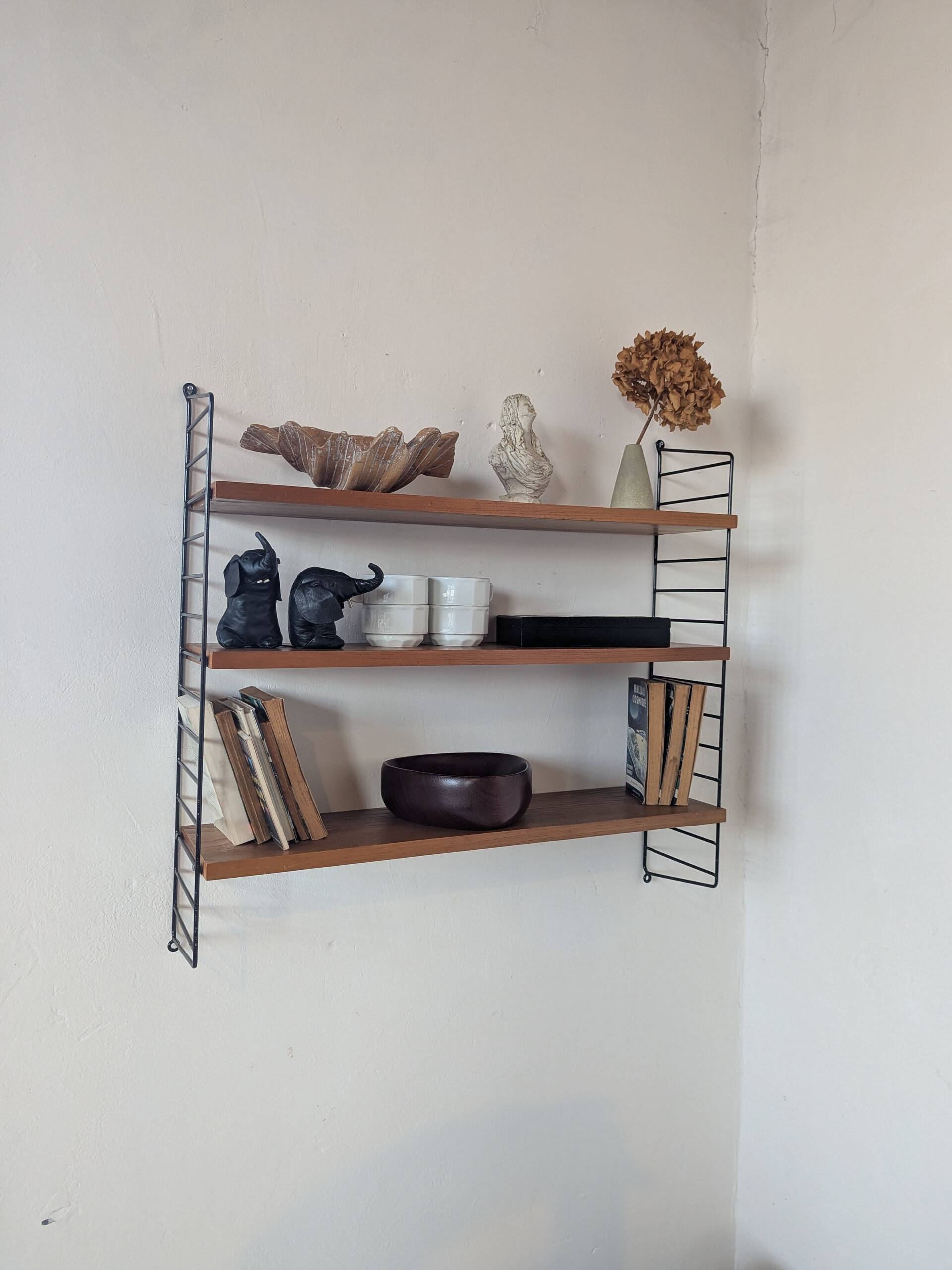 String shelf