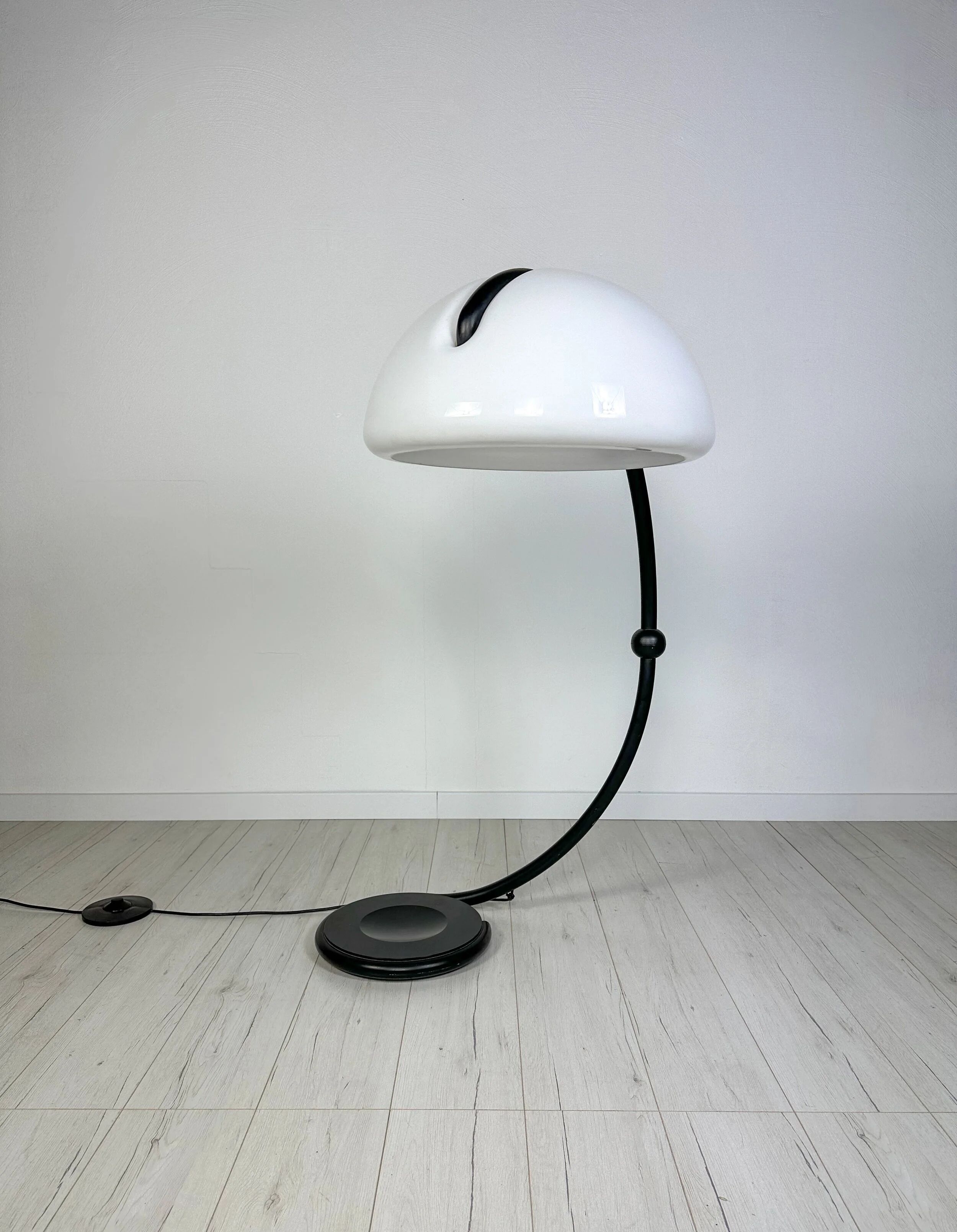 60s vintage black Serpente floor lamp by Elio Martinelli for Martinelli Luce