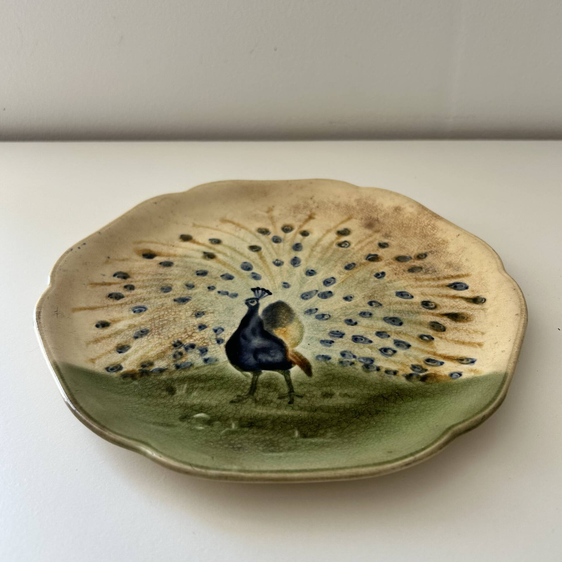 Plat décor paon