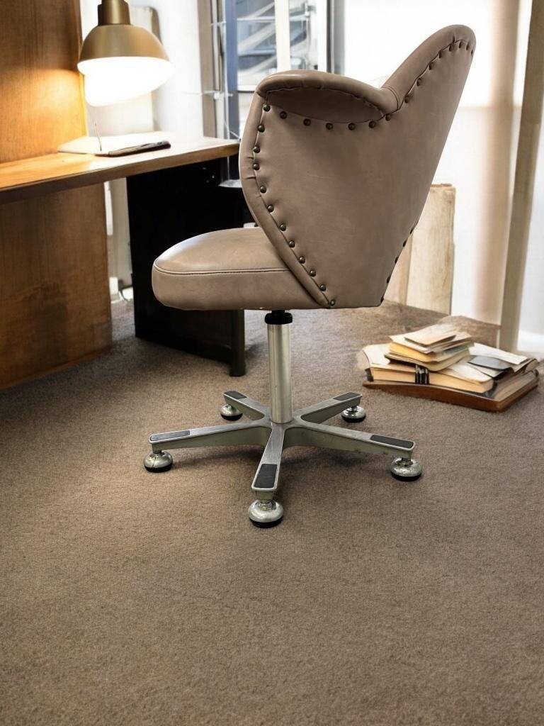 Vintage taupe lounge chair / office chair with chrome frame