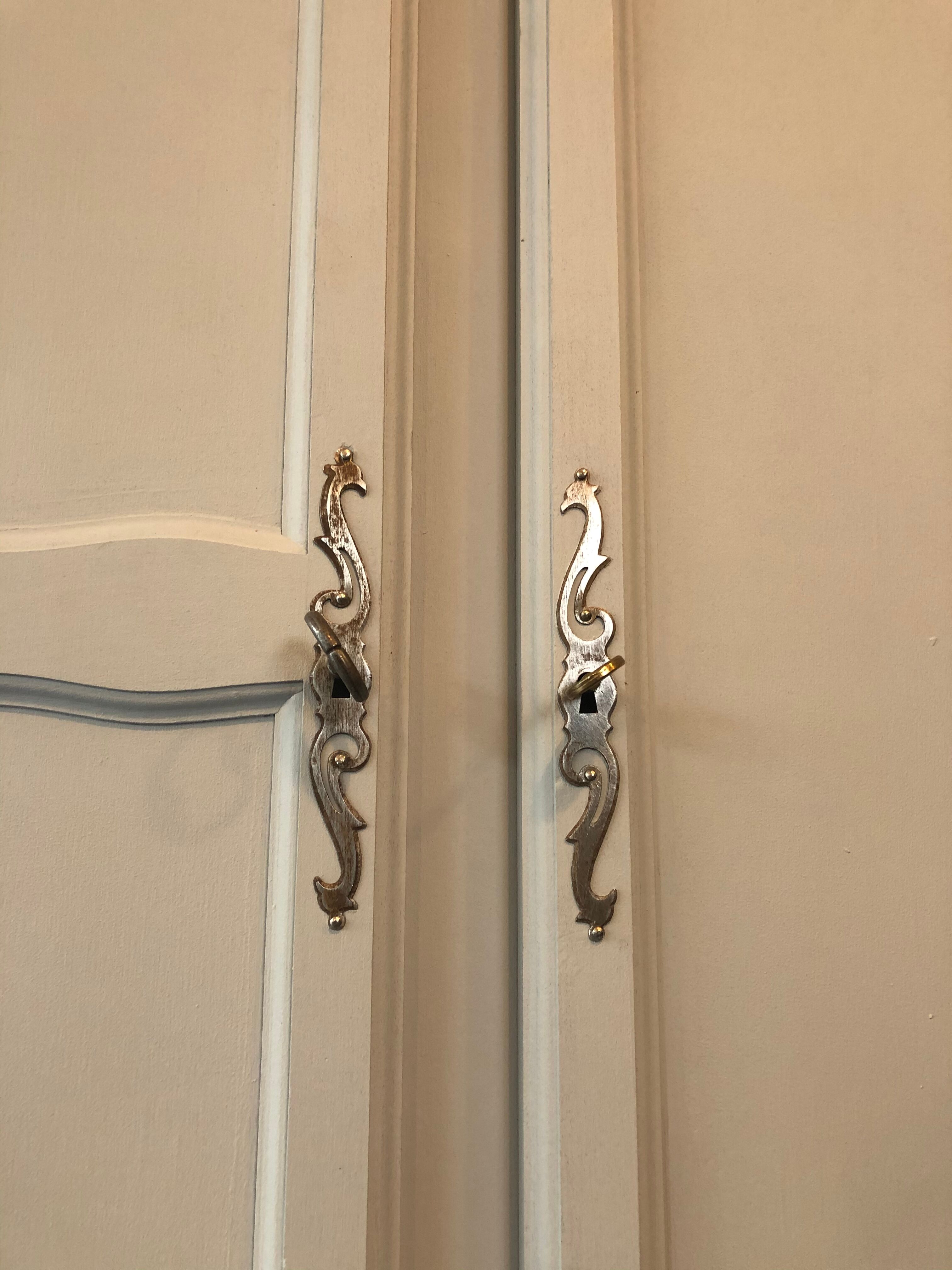 Armoire parisienne