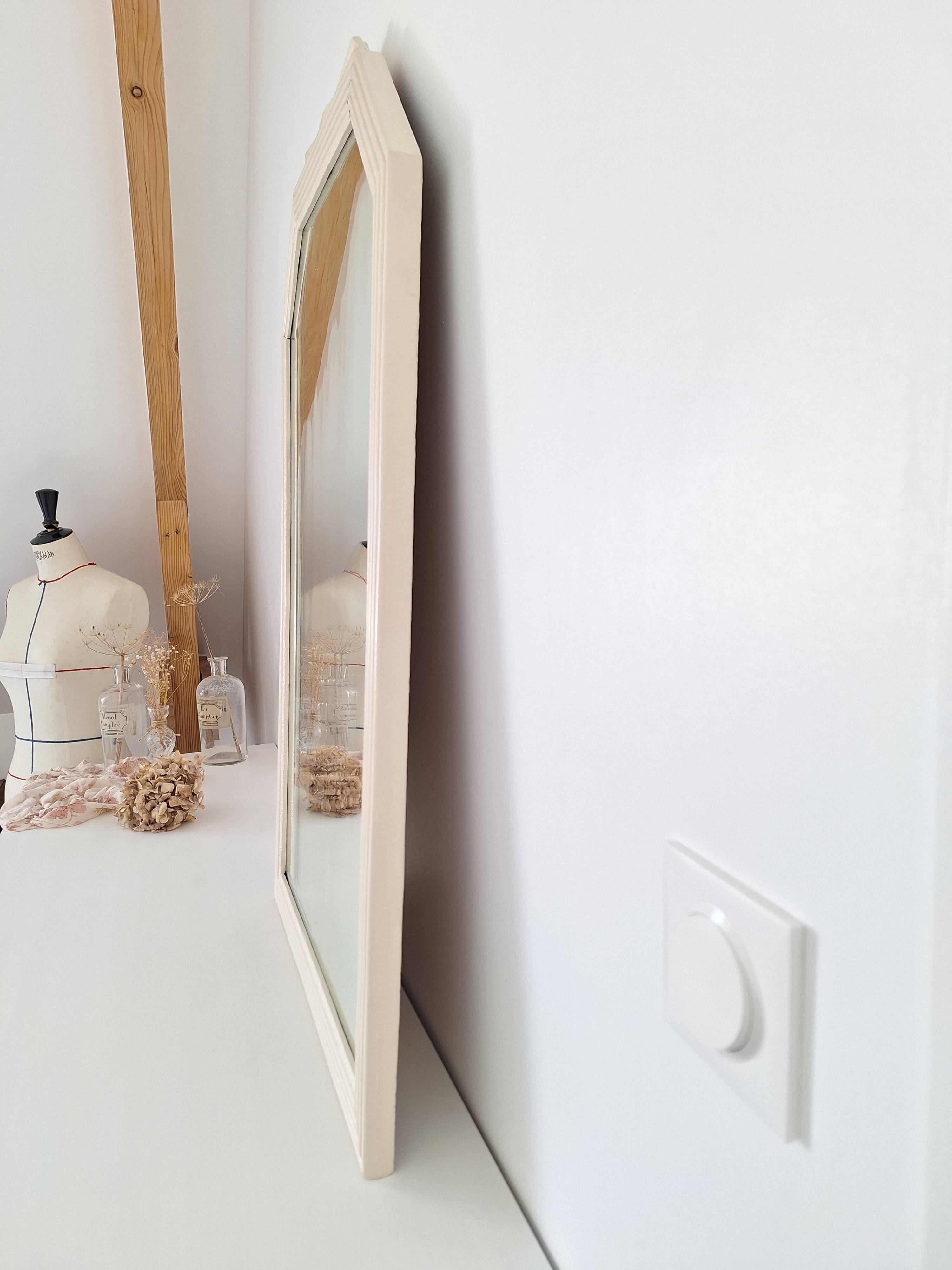 Miroir biseauté et mouluré beige