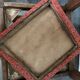 Vintage chaise vintage bois et assise skaï imprimé rouge et noir