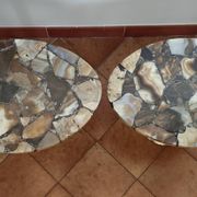 Lot de 2 guéridons en pierre d'aragonite – Pièces uniques de Madagascar
