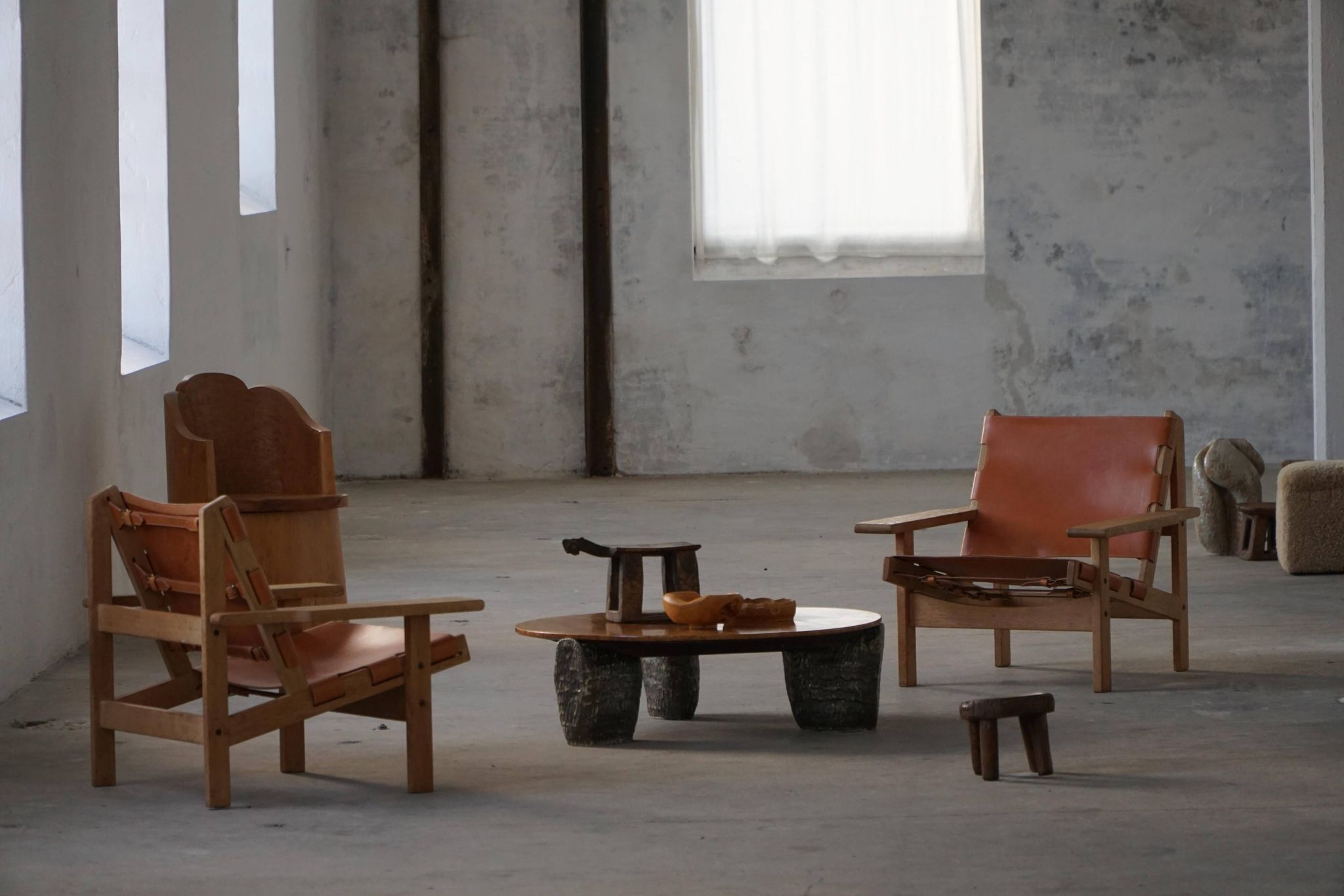 Pair of oak and leather hunting chairs by Kurt Østervig, modern Danish style from the 1960s.