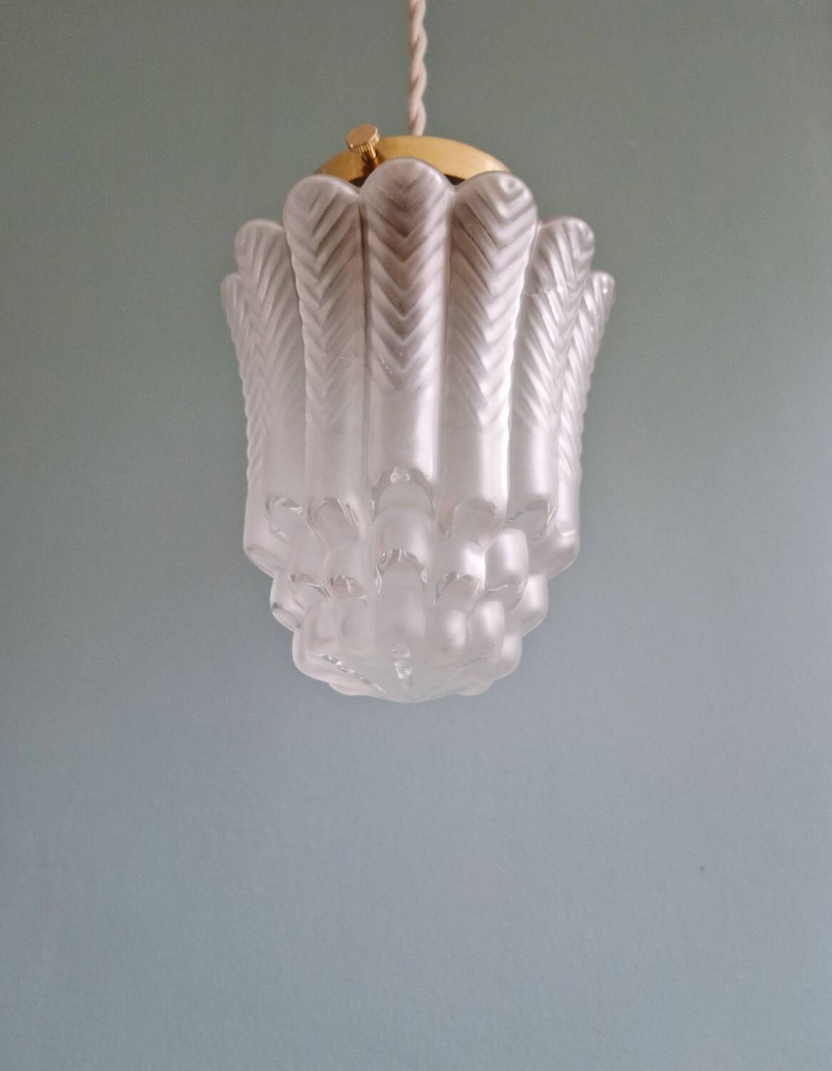 Pair of Art Deco Skyscraper-style pendant lights in frosted glass, 1920-30