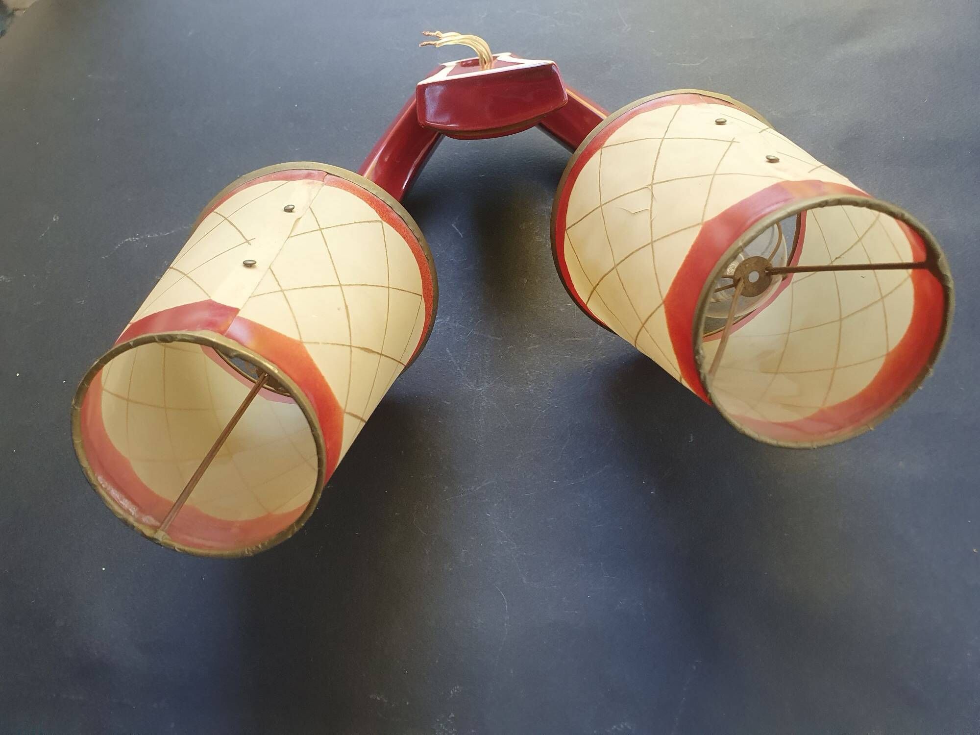 Ceramic wall lamp with Art Deco shades