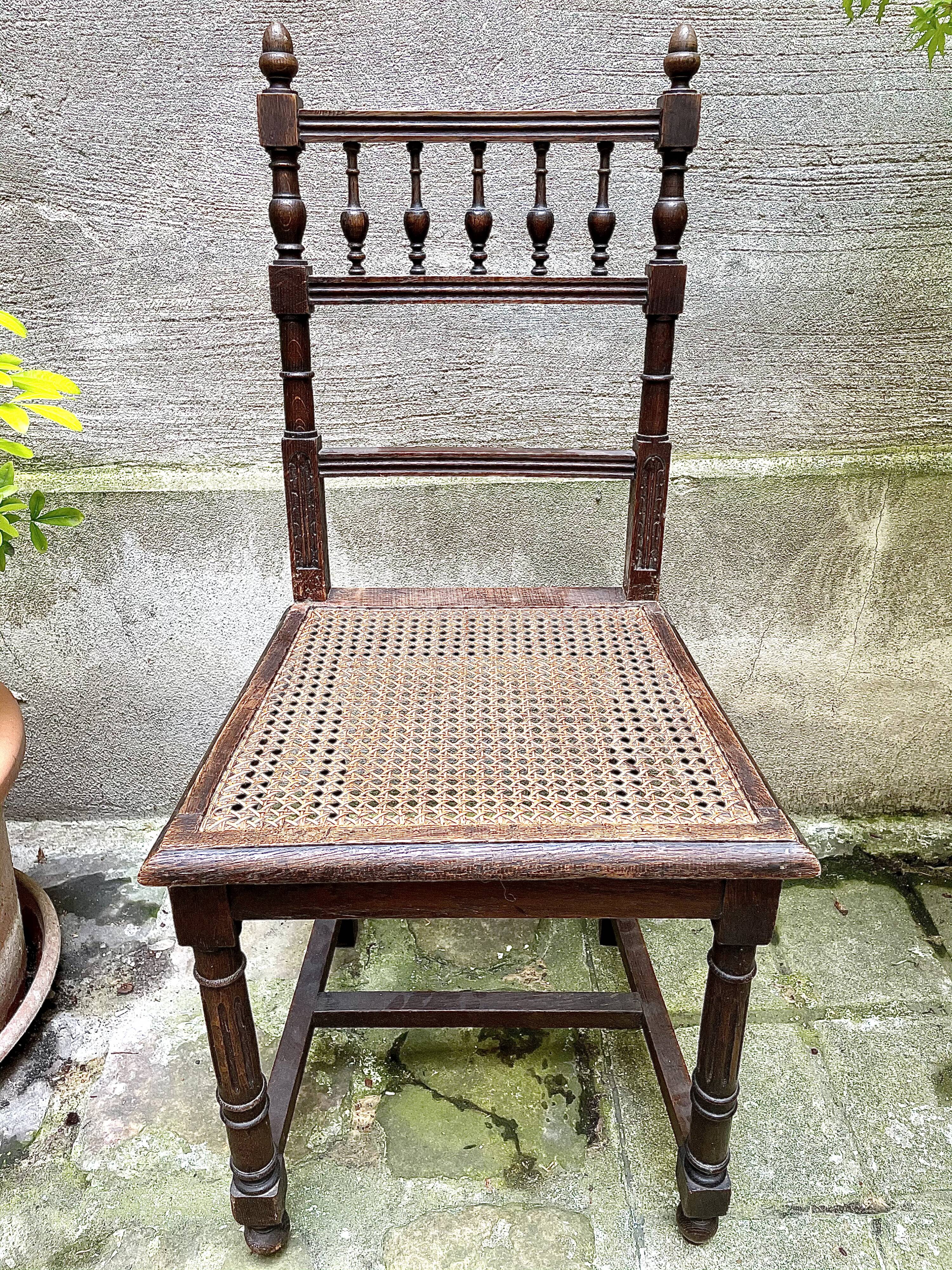 Lot de 6 chaises anciennes en bois