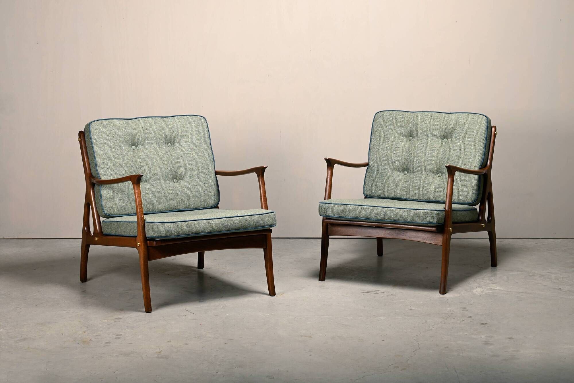 Pair of Mid-Century Italian Armchairs in stained Beech and Green Cushions