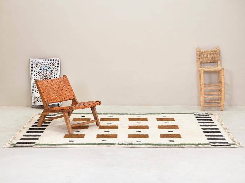 Handmade pure wool rug, size 150 x 250 cm.