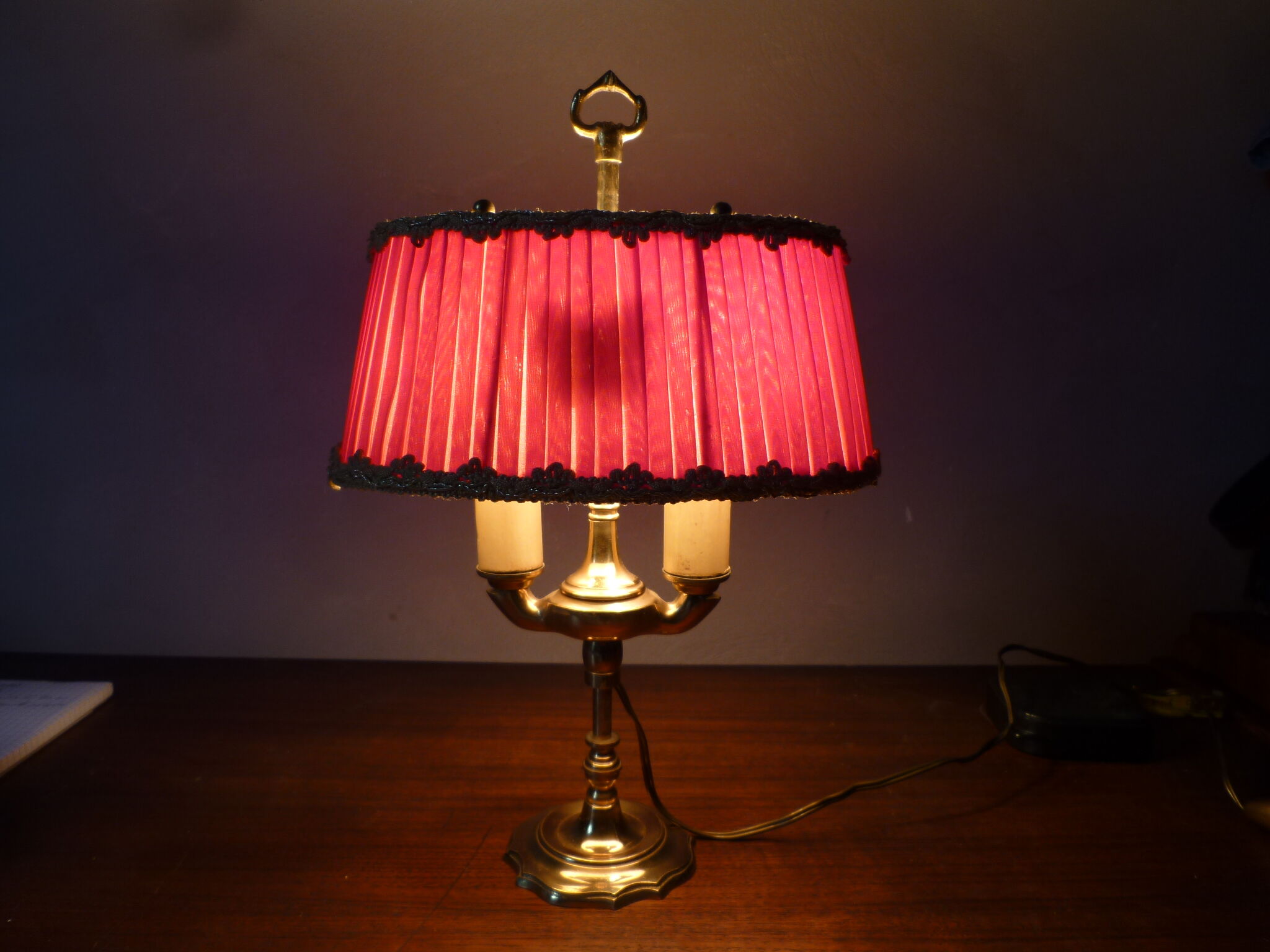 Pleated fabric lamp